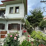 Milina's Cozy Riverside Апартаменты *